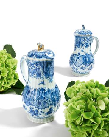 PAIR BLUE-WHITE JUGS WITH LID - Foto 1