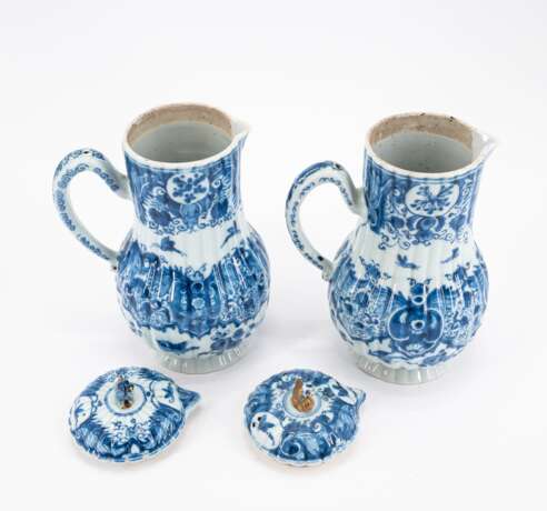 PAIR BLUE-WHITE JUGS WITH LID - Foto 5