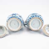PAIR BLUE-WHITE JUGS WITH LID - фото 6