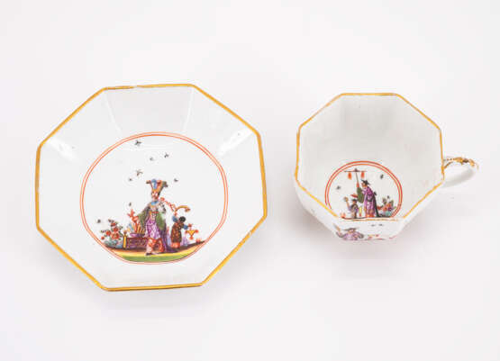 OCTAGONAL PORCELAIN CUP AND SAUCER WITH CHINOISERIES - фото 5