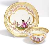 TWO PORCELAIN TEA BOWLS AND SAUCERS WITH EARLY CHINOISERIES - Foto 1