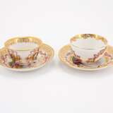TWO PORCELAIN TEA BOWLS AND SAUCERS WITH EARLY CHINOISERIES - Foto 2