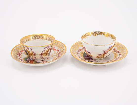 TWO PORCELAIN TEA BOWLS AND SAUCERS WITH EARLY CHINOISERIES - photo 2