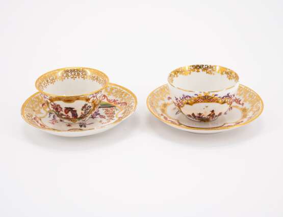 TWO PORCELAIN TEA BOWLS AND SAUCERS WITH EARLY CHINOISERIES - фото 3