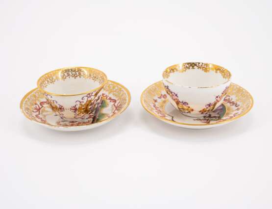 TWO PORCELAIN TEA BOWLS AND SAUCERS WITH EARLY CHINOISERIES - фото 4