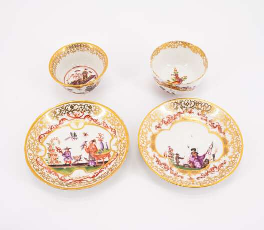 TWO PORCELAIN TEA BOWLS AND SAUCERS WITH EARLY CHINOISERIES - photo 5