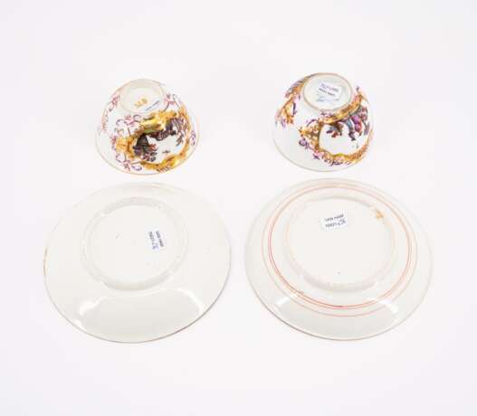 TWO PORCELAIN TEA BOWLS AND SAUCERS WITH EARLY CHINOISERIES - фото 6