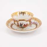 PORCELAIN TEA BOWL AND SAUCER WITH CHINOISERIES IN CARTOUCHE WITH PURPLE LUSTRE - Foto 3