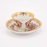 PORCELAIN TEA BOWL AND SAUCER WITH CHINOISERIES IN CARTOUCHE WITH PURPLE LUSTRE - Foto 4