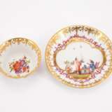 PORCELAIN TEA BOWL AND SAUCER WITH CHINOISERIES IN CARTOUCHE WITH PURPLE LUSTRE - Foto 5