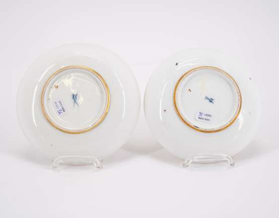 TWO PORCELAIN CUPS AND SAUCERS WITH LANDSCAPE CARTOUCHES - Foto 8