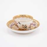 CUP AND SAUCER WITH LARGE GOLD CARTOUCHES AND HUNTING SCENES - Foto 2