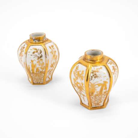 TWO PORCELAIN TEA CADDIES WITH GOLDEN CHINOISERIES - Foto 7