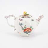 SMALL PORCELAIN TEA POT WITH KAKIEMON DECOR AND ROSE FINIAL - фото 3