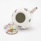 SMALL PORCELAIN TEA POT WITH KAKIEMON DECOR AND ROSE FINIAL - фото 5