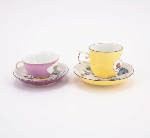 PORCELAIN COFFEE CUP AND SAUCER WITH YELLOW GROUND & PORCELAIN TEA CUP AND SAUCER WITH PURPLE GROUND AND KAKIEMON DECOR - Foto 4