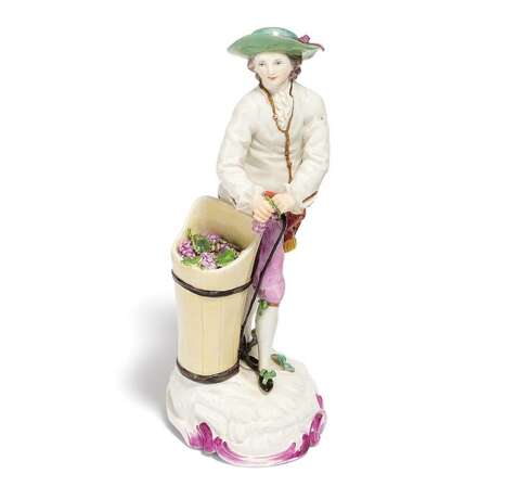 SMALL PORCELAIN FIGURINE OF A WINEMAKER - Foto 1