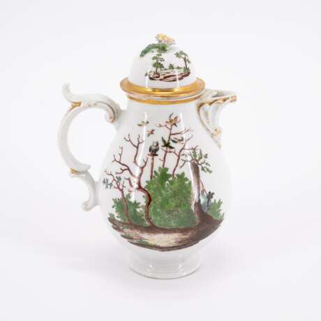 PORCELAIN COFFEE POT, THREE CUPS AND SAUCERS WITH HUNTING DECORS - Foto 3