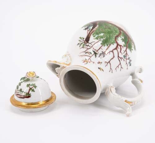 PORCELAIN COFFEE POT, THREE CUPS AND SAUCERS WITH HUNTING DECORS - Foto 5