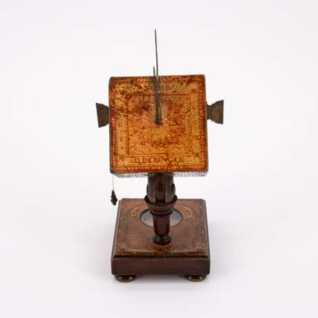 SUNDIAL CUBE WITH COMPASS MADE OF WOOD, BRASS AND GLASS - photo 3