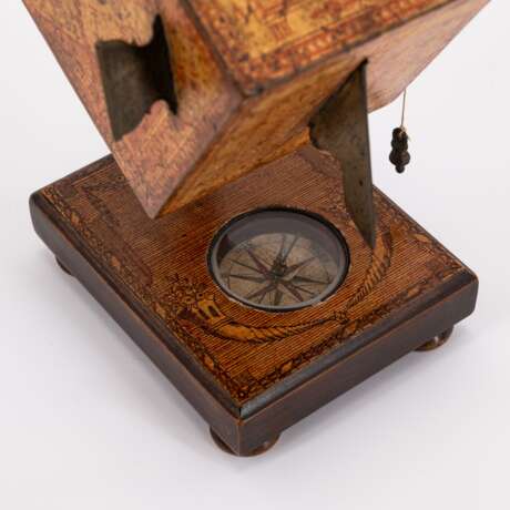 SUNDIAL CUBE WITH COMPASS MADE OF WOOD, BRASS AND GLASS - photo 5