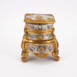 POLYCHROMED WOODEN MINIATURE ROCOCO CHEST OF DRAWERS - фото 2