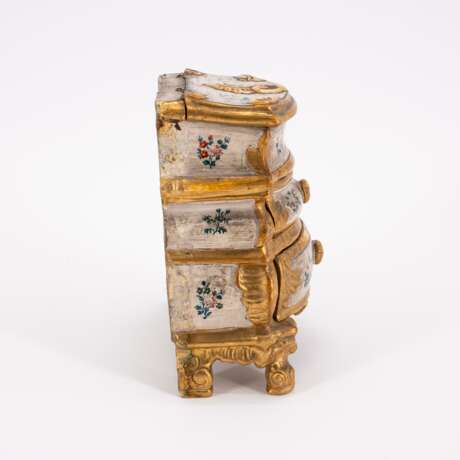 POLYCHROMED WOODEN MINIATURE ROCOCO CHEST OF DRAWERS - фото 6