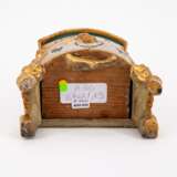 POLYCHROMED WOODEN MINIATURE ROCOCO CHEST OF DRAWERS - Foto 7