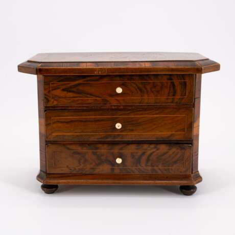 SMALL MODEL CHEST OF DRAWERS WITH FLORAL INLAYS MADE OF WOOD AND BONE - photo 2