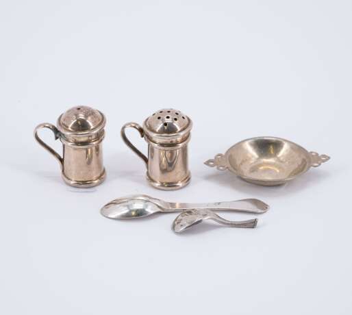 ENSEMBLE OF SEVEN SILVER MINIATURE OBJECTS - photo 5