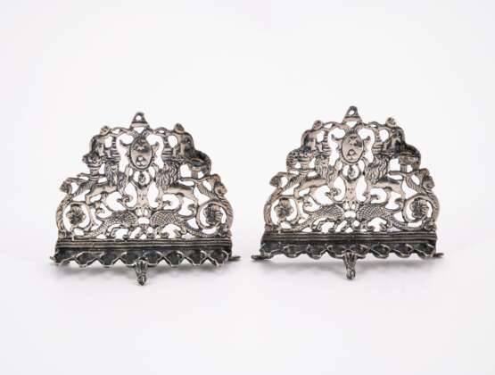 SILVER MINIATURES OF A PAIR OF ALTAR CANDELSTICKS, A PINEAPPLE GOBLET AND A PAIR OF CHANUKKA CANDLESTICKS - photo 4