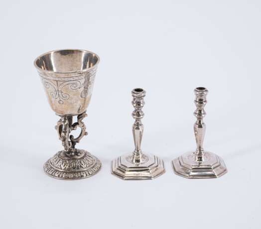 PAIR OF SILVER MINIATURE CANDLESTICKS, SILVER MINIATURE COAL SHOVEL AND WAFFLE IRON, SILVER MINIATURE GOBLET - photo 3