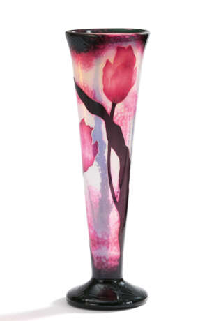 LARGE FUNNEL-SHAPED GLASS VASE WITH TULIP DECOR - Foto 1