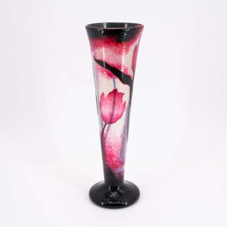 LARGE FUNNEL-SHAPED GLASS VASE WITH TULIP DECOR - Foto 3