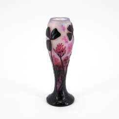 CLUB-SHAPED GLASS VASE WITH GINKO BRANCHES