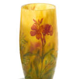 SMALL GLASS VASE WITH FLOWER DECOR - фото 1