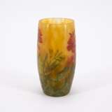 SMALL GLASS VASE WITH FLOWER DECOR - photo 4