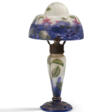 GLASS TABLE LAMP WITH BLEEDING HEARTS - Auktionsarchiv