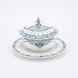EXTRAORDINARY PORCELAIN COFFEE SERVICE WITH 'FLÜGELMUSTER' DECOR - photo 11