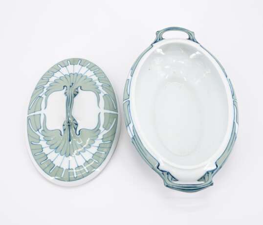 EXTRAORDINARY PORCELAIN DINNER-SERVICE WITH 'FLÜGELMUSTER' DECOR - фото 5