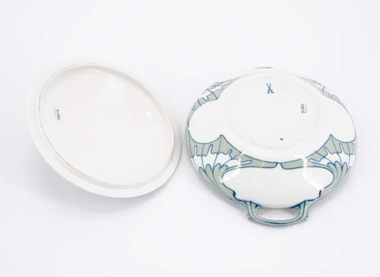 EXTRAORDINARY PORCELAIN DINNER-SERVICE WITH 'FLÜGELMUSTER' DECOR - фото 11