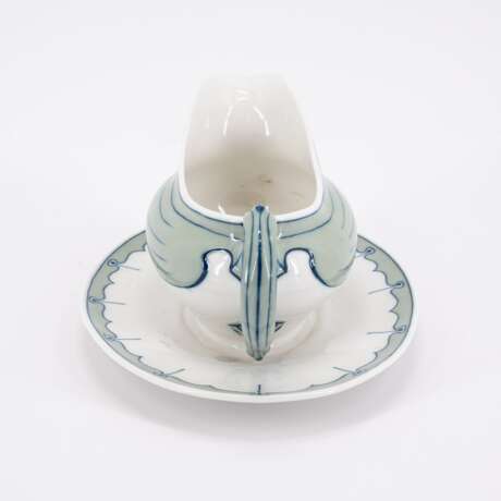 EXTRAORDINARY PORCELAIN DINNER-SERVICE WITH 'FLÜGELMUSTER' DECOR - фото 13