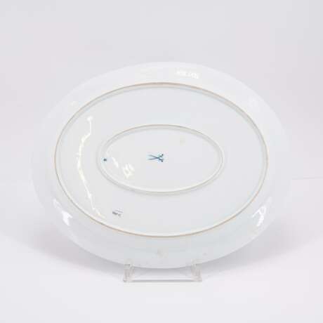 EXTRAORDINARY PORCELAIN DINNER-SERVICE WITH 'FLÜGELMUSTER' DECOR - фото 23
