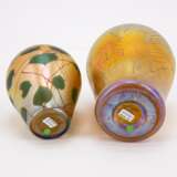 TWO SMALL GLASS BALUSTER VASES WITH IRIDESCENT DECORS - Foto 7