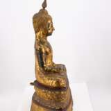 BRONZE BUDDHA IN PRENCELY ADORNMENT SEATED ON THRONE PEDESTAL - фото 4