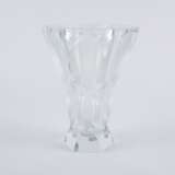 LARGE FACETED VASE & VASE WITH ROUND ETCHED DECOR - photo 10