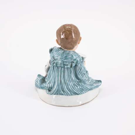 PORCELAIN FIGURINE OF A SMALL CHILD WITH CUP AND SMALL DOG - Foto 4