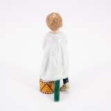 PORCELAIN FIGURINE OF A BOY WITH STICK AND DRUM - Foto 3
