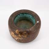 TWO WOODEN AND COPPER COAL BASINS, SO-CALLED HIBACHI WITH FLORAL DECOR - Foto 5