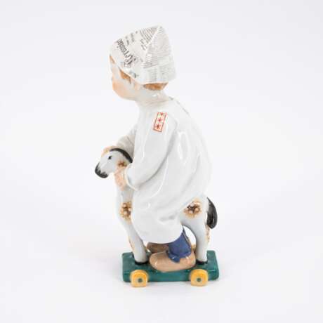 SMALL PORCELAIN BOY WITH NEWSPAPER HAT ON A LITTLE WOODEN HORSE - photo 2